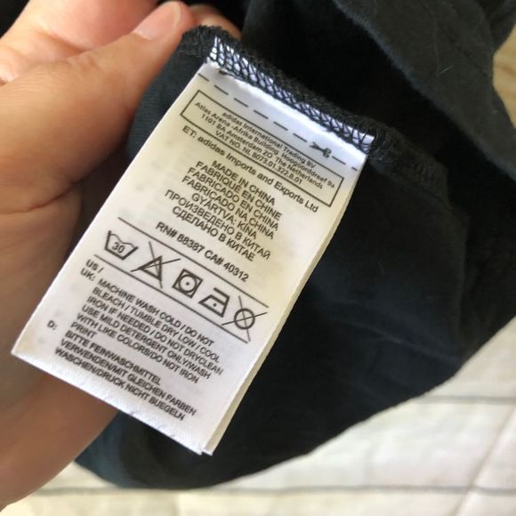 Black Adidas tee size L - Picture 4 of 5